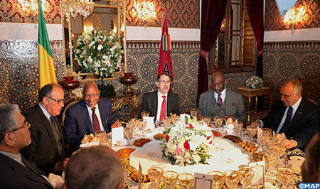 جلالة الملك يقيم مأدبة عشاء على شرف الوزير الأول المالي
