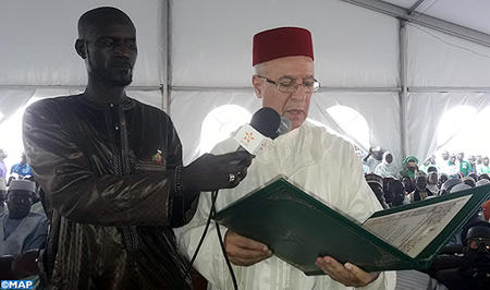 السنغال: السيد التوفيق يسلم برقيتين من جلالة الملك لعائلة التيجانيين وللخليفة العام الجديد للطريقة