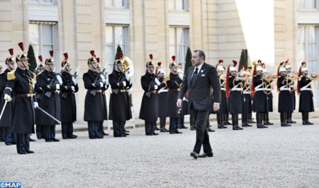 جلالة الملك يجري مباحثات مع الرئيس الفرنسي بقصر الإيليزي