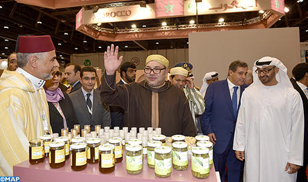 SM le Roi visite le pavillon marocain au salon international de l’alimentation au Moyen Orient à Abou Dhabi