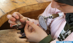 تسليط الضوء بباريس على المهارات العريقة للصانعات التقليديات المغربيات