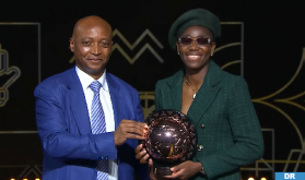 جوائز الكونفدرالية الإفريقية لكرة القدم (2023): النيجيريية أسيسات أوشوالا تفوز بجائزة أفضل لاعبة إفريقية للسنة