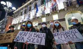إيطاليا : توقيف 28 شخصا خلال احتجاجات عنيفة ضد قيود مكافحة كورونا
