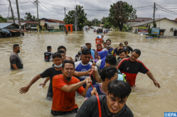 14 قتيلا وأكثر من 70 ألف نازح بعد فيضانات استثنائية في ماليزيا