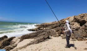 شواطئ الداخلة، ملاذ هواة الصيد بالقصبة خلال شهر رمضان