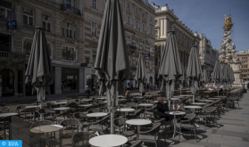 النمسا تعيد فتح دور العبادة والمطاعم والمقاهي بعد إغلاقها لنحو شهرين