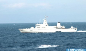 Una fragata de la Marina Real asiste a 51 subsaharianos candidatos a la migración irregular
