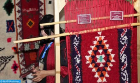 Una exposición en París destaca las habilidades ancestrales de las artesanas marroquíes