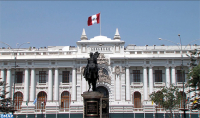 Detenido el presidente peruano tras disolver el Congreso