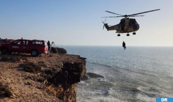 Laâyoune : Une équipe des Forces Royales Air porte assistance à 12 Subsahariens candidats à la migration irrégulière