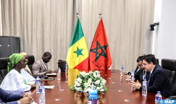 M. Bourita s'entretient à Banjul avec la ministre sénégalaise de l’Intégration africaine et des Affaires étrangères