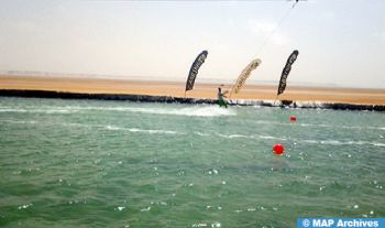 Surf: Le Marocain Ramzi Boukhiam continue de briller en passant le cut du Championship Tour 2024