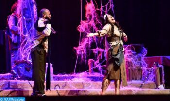 La troupe marocaine du "Théâtre national" présente "Ja Wjab" à Dubaï