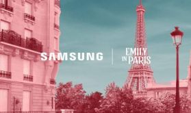 Samsung s'associe à Netflix pour apporter une technologie innovante à la 2ème saison d'"Emily in Paris"