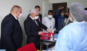 Dakhla : M. Ait Taleb visite deux stations de vaccination contre la Covid-19