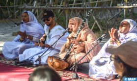 Festival de Fès de la culture soufie: la magnifique voix de l'artiste mauritanienne Fatou Mint résonne à Jnan Sbil