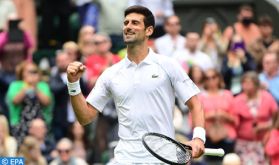 Wimbledon: Djokovic se hisse en huitièmes de finale