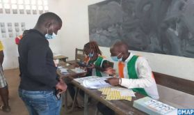 Présidentielle en Côte d'Ivoire : les électeurs aux urnes