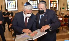 Le ministre israélien des affaires étrangères visite la synagogue Beth-El à Casablanca