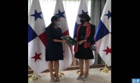 Mme Bouchra Boudchiche présente aux autorités panaméennes les copies figurées de ses lettres de créance