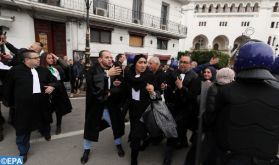 Algérie : Les robes noires dénoncent la "criminalisation" du hirak
