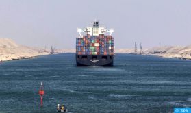 Canal de Suez: la navigation "temporairement suspendue"
