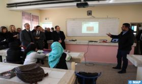 L'ambassadeur des États-Unis au Maroc visite le lycée collégial Dayet Aoua à Ifrane