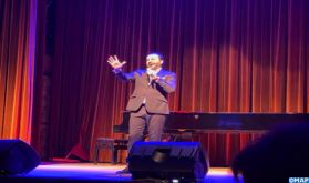 Le chanteur d'Opéra d’origine marocaine, David Serero, enflamme la scène à Buenos Aires