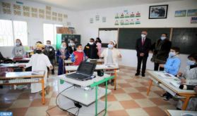 Bouskoura: M. Benmoussa visite l'école Medersat.com du réseau de la Fondation BMCE Bank, un modèle en matière d'enseignement de l'amazigh
