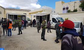 Covid-19: Deux unités mobiles d'Al Barid Bank distribuent les aides financières aux habitants du milieu rural dans la province d'Al Hoceima